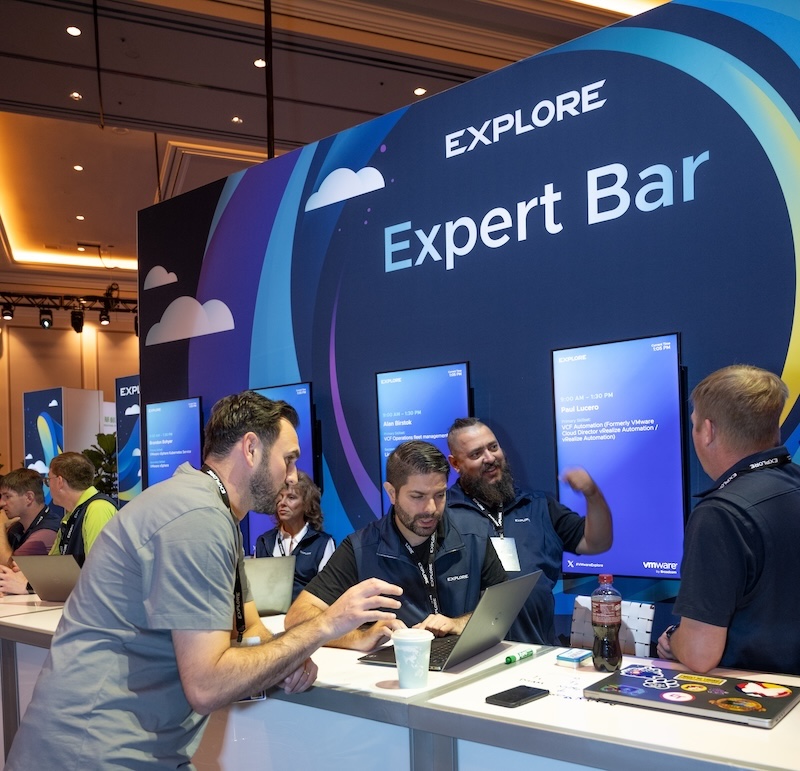 Attendees getting 1:1 help at the Expert Bar in The Hub at VMware Explore