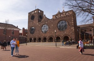 Gemeente Enschede moderniseert zijn werkplekomgeving op basis van VMware-technologie