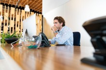 Colleague accessing Workspace ONE UEM on laptop