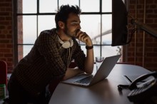 Colleague enjoying seamless connectivity thanks to Cloud Pod Architecture